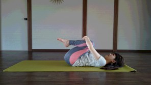 腸内フローラを整えるのに効果的な「ガス抜き」のポーズ!